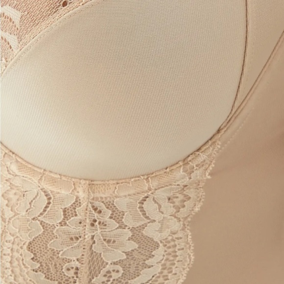 Maidenform Cream Shapewear with Vintage Lace - Picture 4 of 6